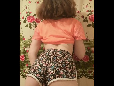 ❤️ Sexy jonge babe dy't har koarte broek op 'e kamera útstrielet Moaie porno by wy ❌️❤