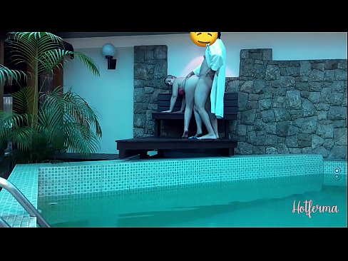 ❤️ Baas noeget faam nei it swimbad, mar koe net wjerstean in hot Moaie porno by wy ❌️❤