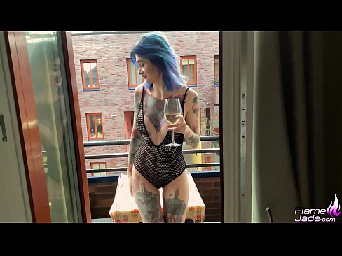 ❤️ Geweldich famke sûget mei in gulp en neukt hertstochtlik ûnder de iepen loft Moaie porno by wy ❌️❤