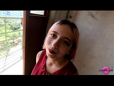 ❤️ Studint Sensual sûget in frjemdling yn 'e bûtenwrâld - Cum op syn gesicht Moaie porno by wy ❌️❤